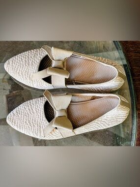 Sketchers Pink and Beige Bow Ballet Flats - Lightweight Casual Slip-Ons size 8.5